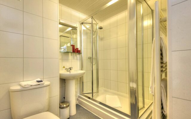 Muthu Queens Hotel