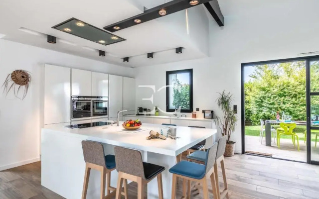 Easy Clés- Gorgeous 4 bedrooms villa with heated pool