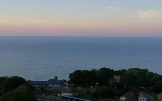 InvincibleSeaview Batu Ferrighi Sri Sayang 無敵海景 2-5