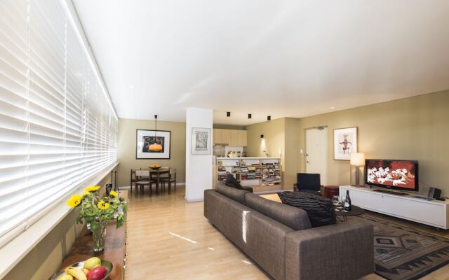 Spacious 1 Bedroom Apt Close To Green Square & Pool