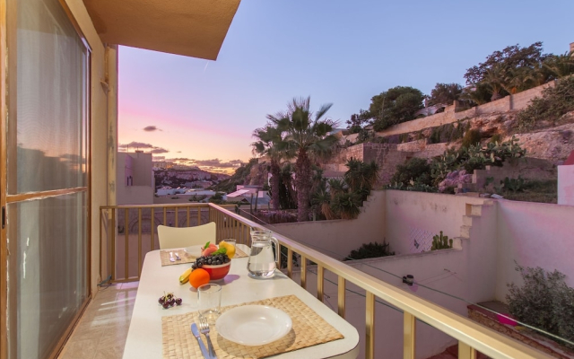 Pool and Sea, charming Merill Apart 5