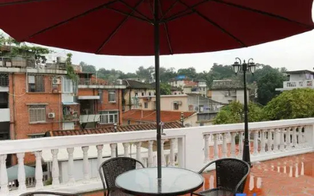 Nahai Villa Garden Hostel