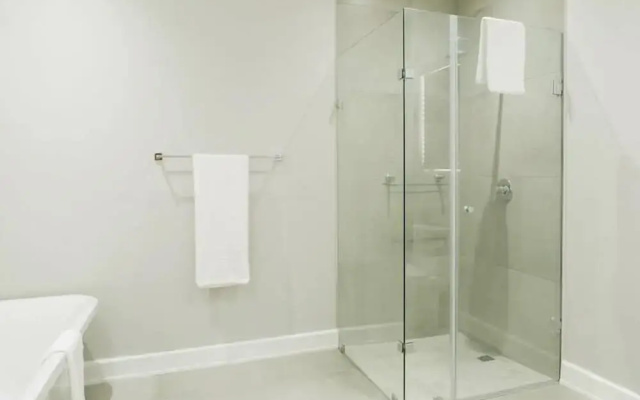 30 On Whites Guest House