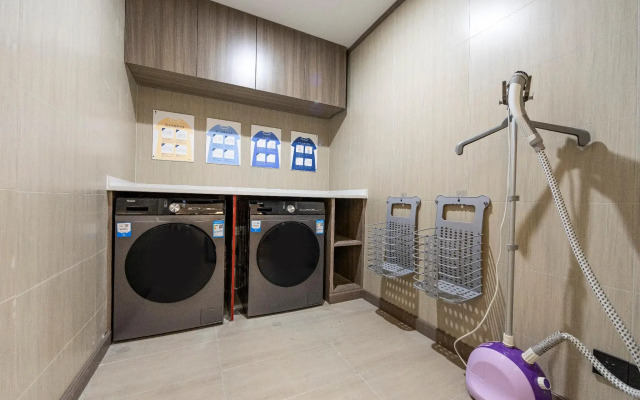 Hanting Hotel Shanghai Xujiahui Stadium Metro Station