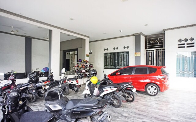 OYO 93355 Maestro Home Syariah