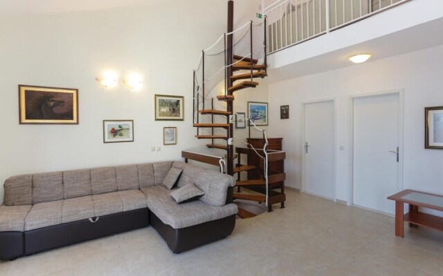 Awesome Home in Okrug Donji With 3 Bedrooms and Wifi
