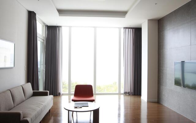 Phoenix Island Ocean Star Resort