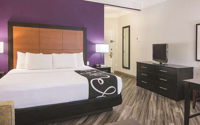 La Quinta Inn & Suites by Wyndham Orlando Airport North