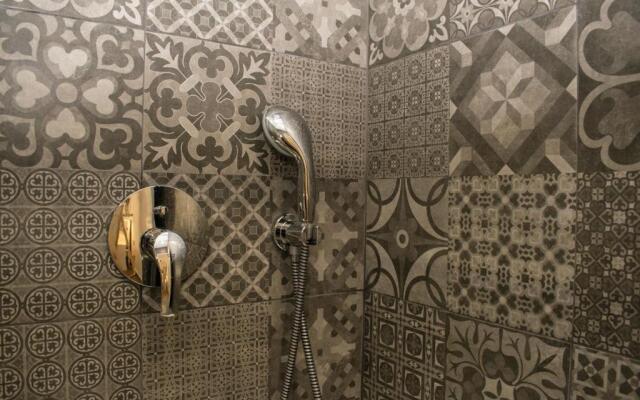 Vincenti Strait Street Suite