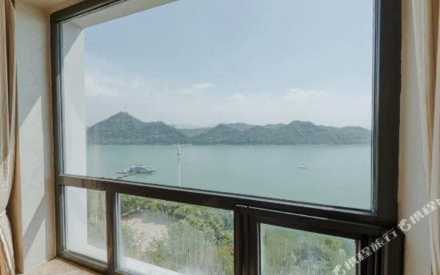 Radow Hotel (Yichang Binjiang Pedestrian Street)