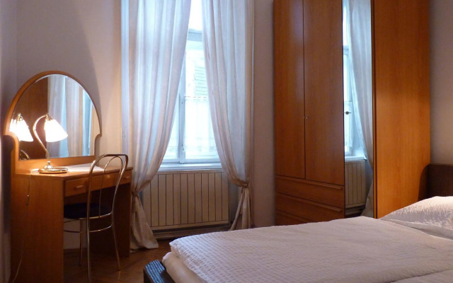 Hotel Pension Lumes - Self Check-In