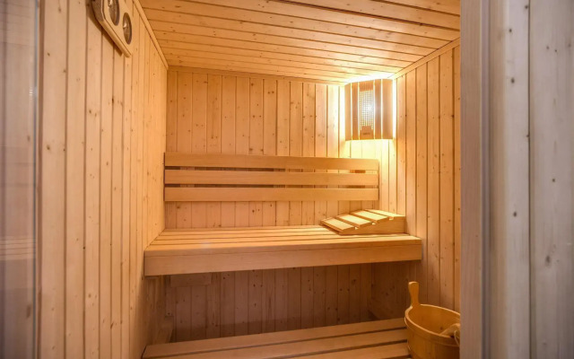 Hotel 77 Seventy-Seven