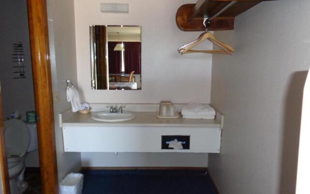 National 9 Inn Garden City