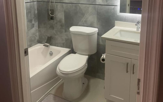 Apartment Sleeps 6 With Pool Access