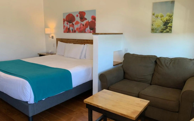 Sandyland Reef Inn