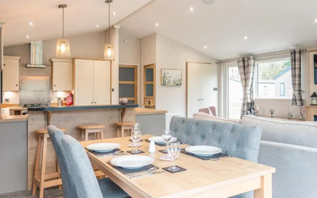 Lavender Lodge with Hot Tub