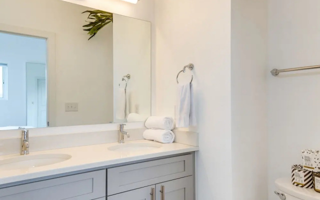 Modern Denver Townhome w/ Rooftop Terrace!
