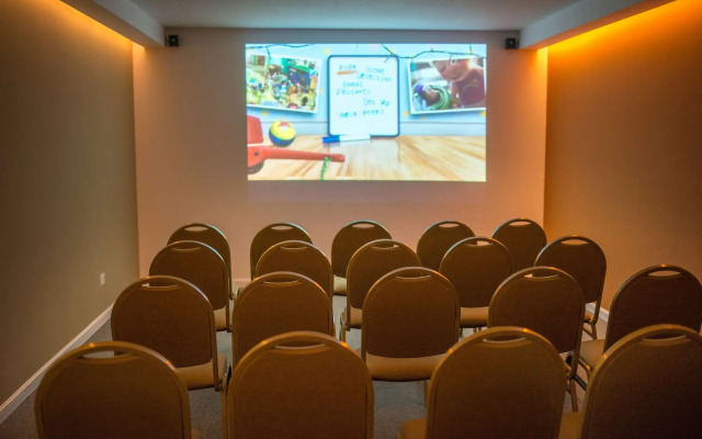 Howard Johnson Hotel & Convention Center by Wyndham, Merlo