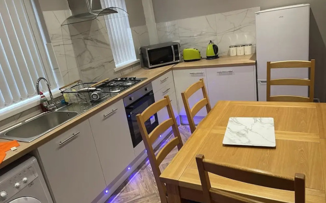 3 Bedroom House in Bradford