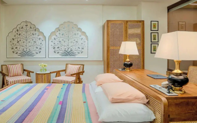 Artisav House