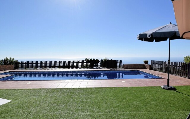 Tasteful and Modern Villa With Private Swimming Pool