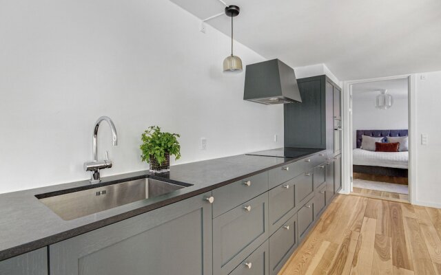 Sanders Regent - Treasured 3-bdr Apt With Terrace