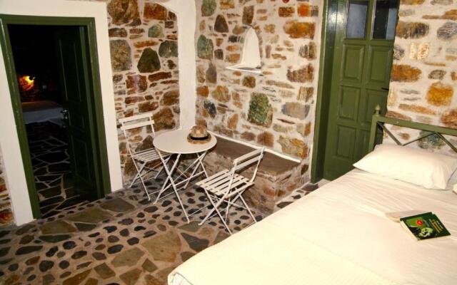 CasaMilos Stone Chalets