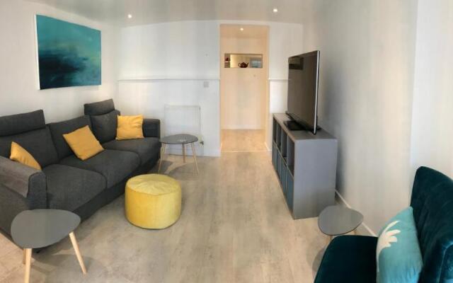 Lyme View Apartment