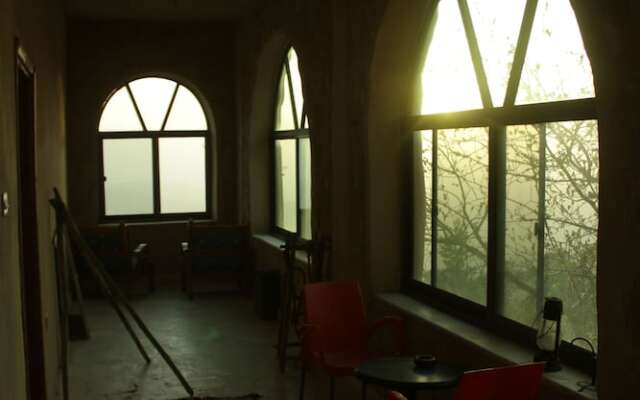 Oak Tree Castle Hostel