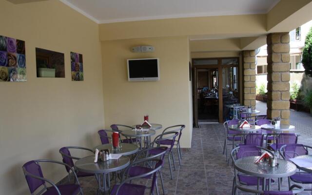 Point Pension-Restaurant