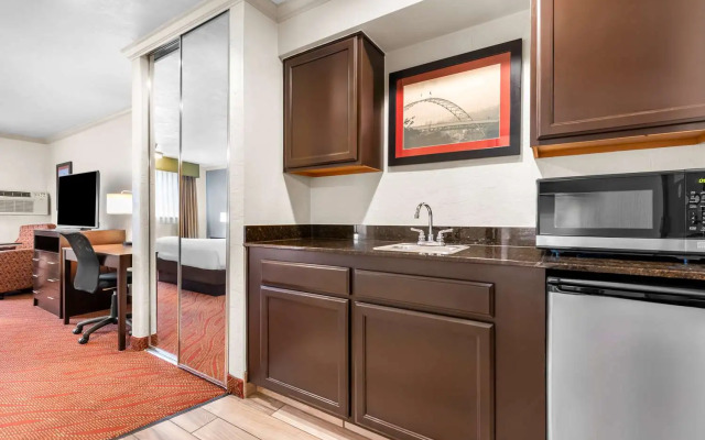 Best Western Plus Parkway Inn