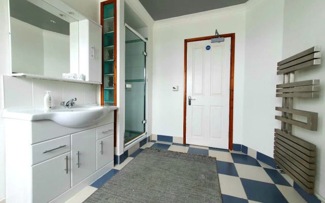 Reef Lodge Apartments