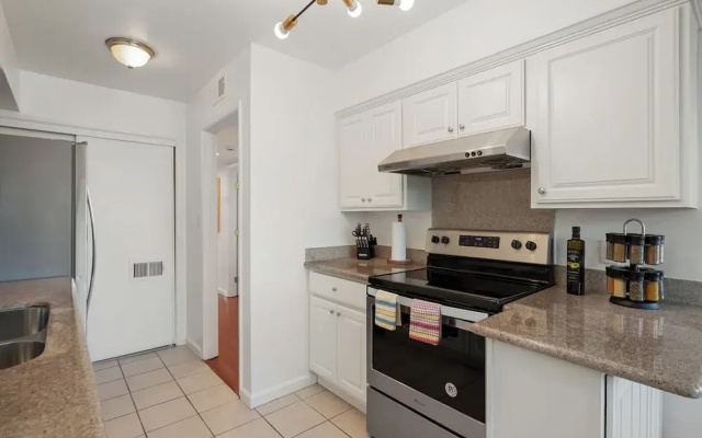 Lakefront Retreat  WaterViews 3BR 1.5BA