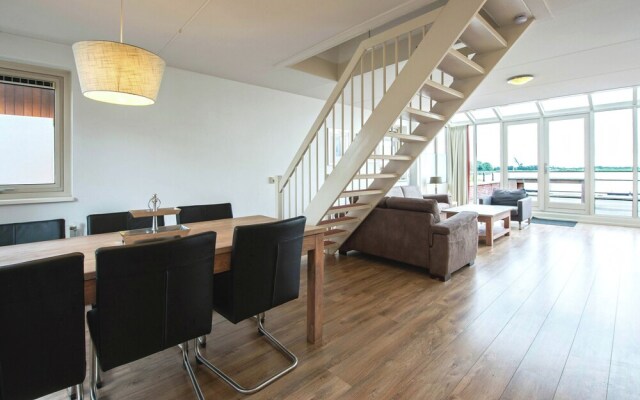 Tidy apartment with dishwasher, close to Amsterdam