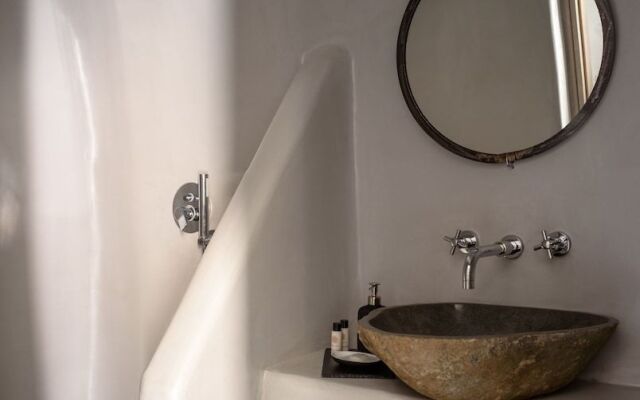 White Dream Suites