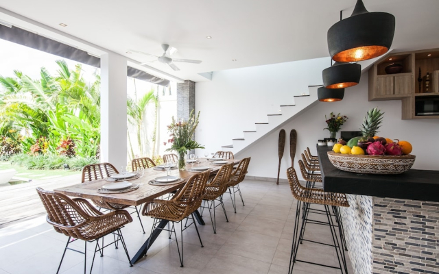 Captivating Villa Walk to the Beach