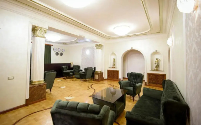 Royal Palace Hotel