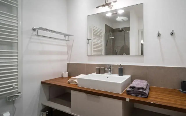 Acadia Beach Villas & Apartments, Slatine