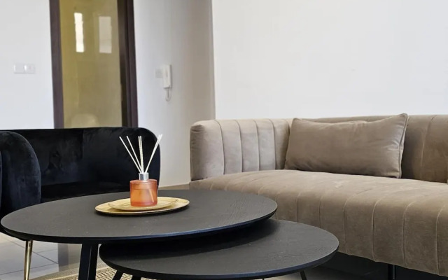 104 NIC - 401 Stay Cosmo City Suite
