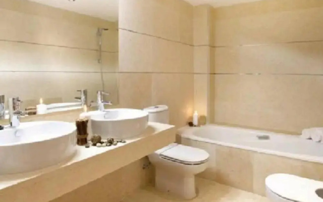 Apartmentsleeps4-golfclub-freeparking-bbq-pool-ac