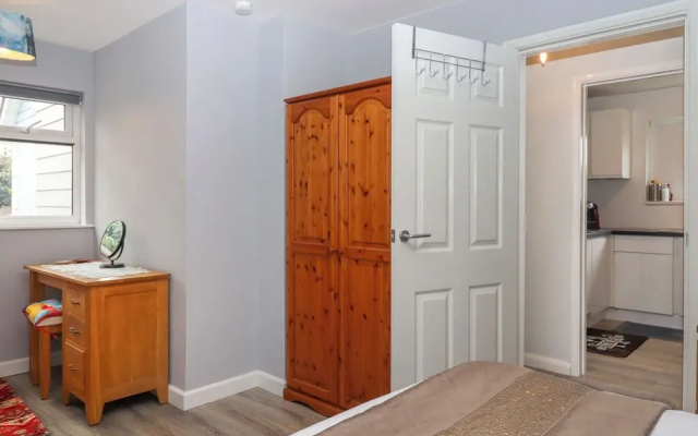 Brixham Breeze Cabin