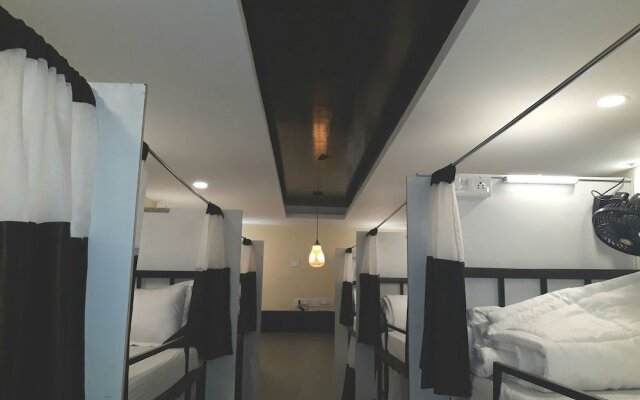 Deck 3 Airport Dormitory - Hostel