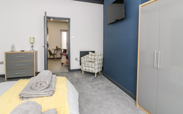 Flat 1, Mona House