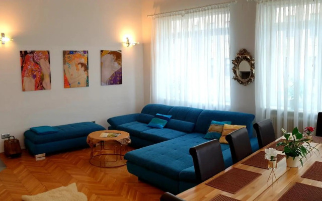 Sunny and spacious apartment near city centre