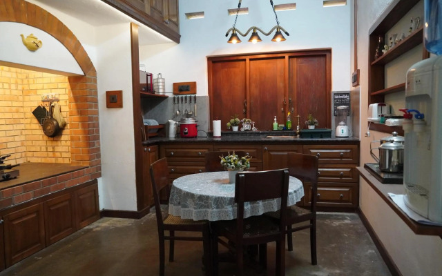 CHARAKAMA Guest Bungalow - GAMPAHA