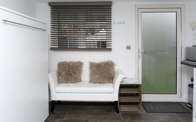 Beautiful 2 Bed Studio