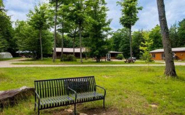 Madawaska Lodge-Camping Cabins