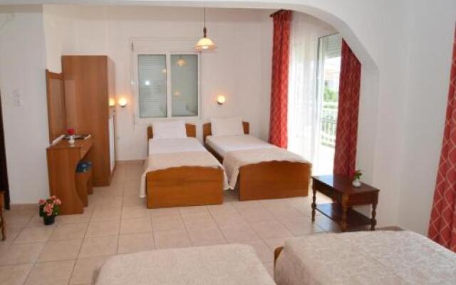 Triada Hotel