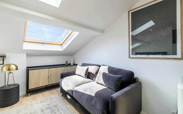 Large Renovated Studio - Bright - 1br/4p