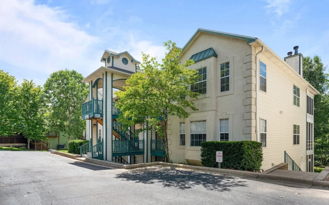 Premiere Pointe 2 Bedroom Condo by RedAwning